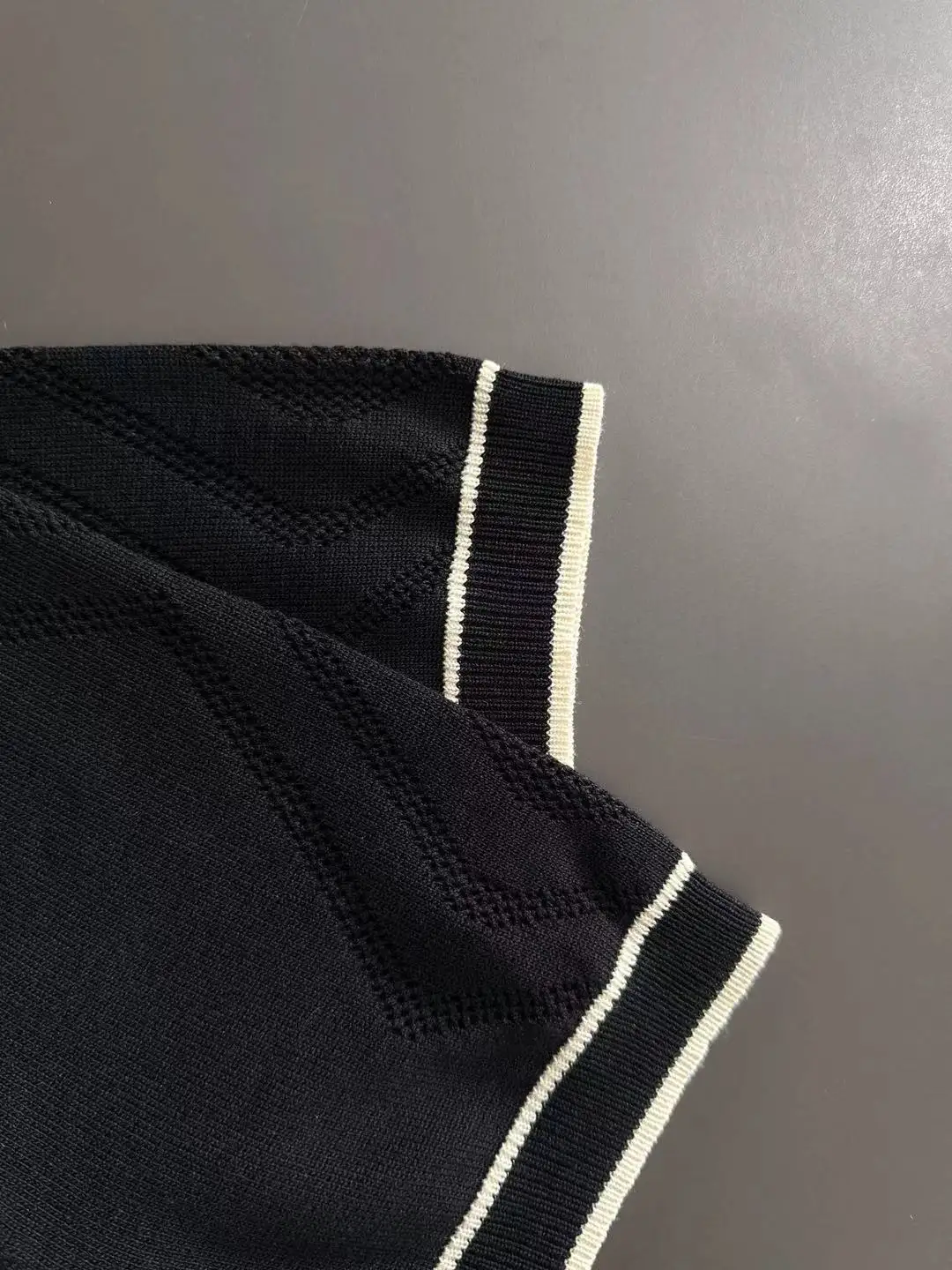 Contrast-Trim Knit Polo Shirt D20014830 — view 5