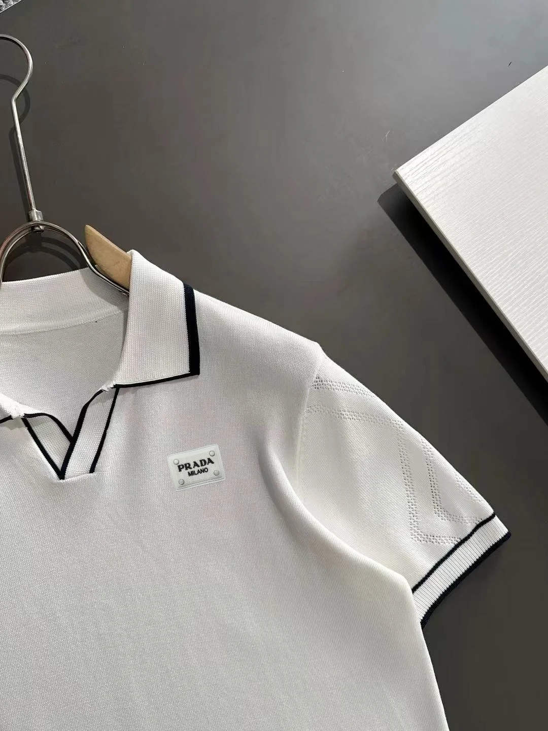 Contrast-Trim Knitted Polo Shirt D20014829 — view 2