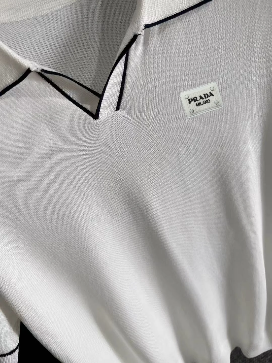 Contrast-Trim Knitted Polo Shirt D20014829 — view 7