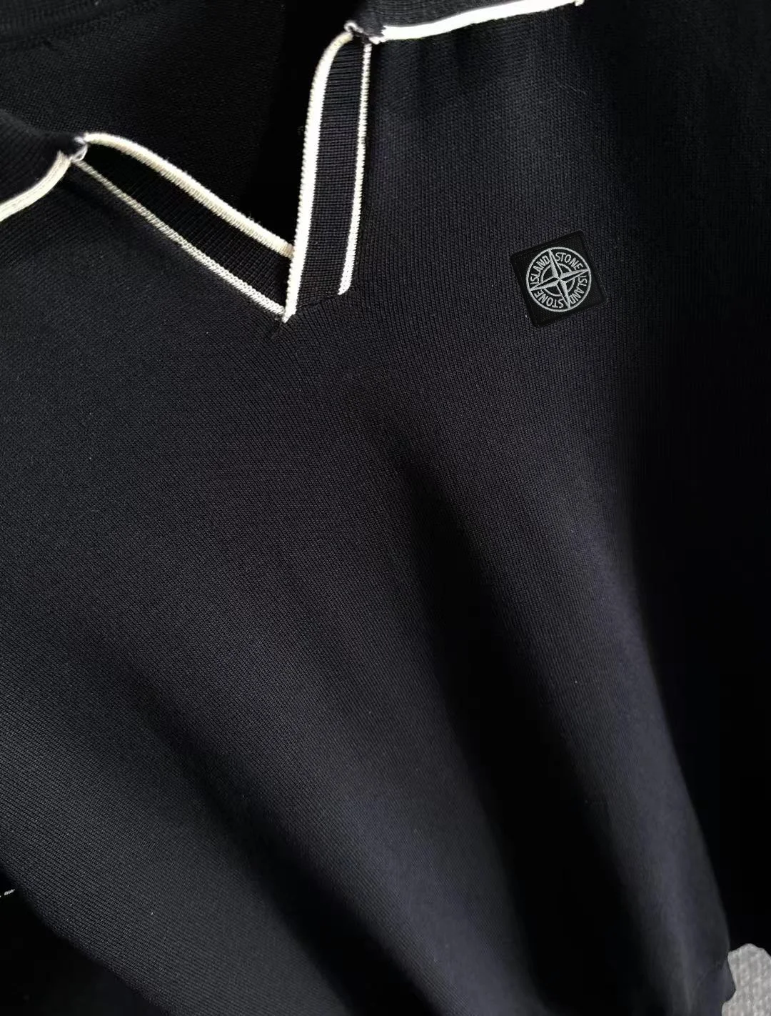 Contrast-Trim Knitted Polo Shirt D20014919 — view 7
