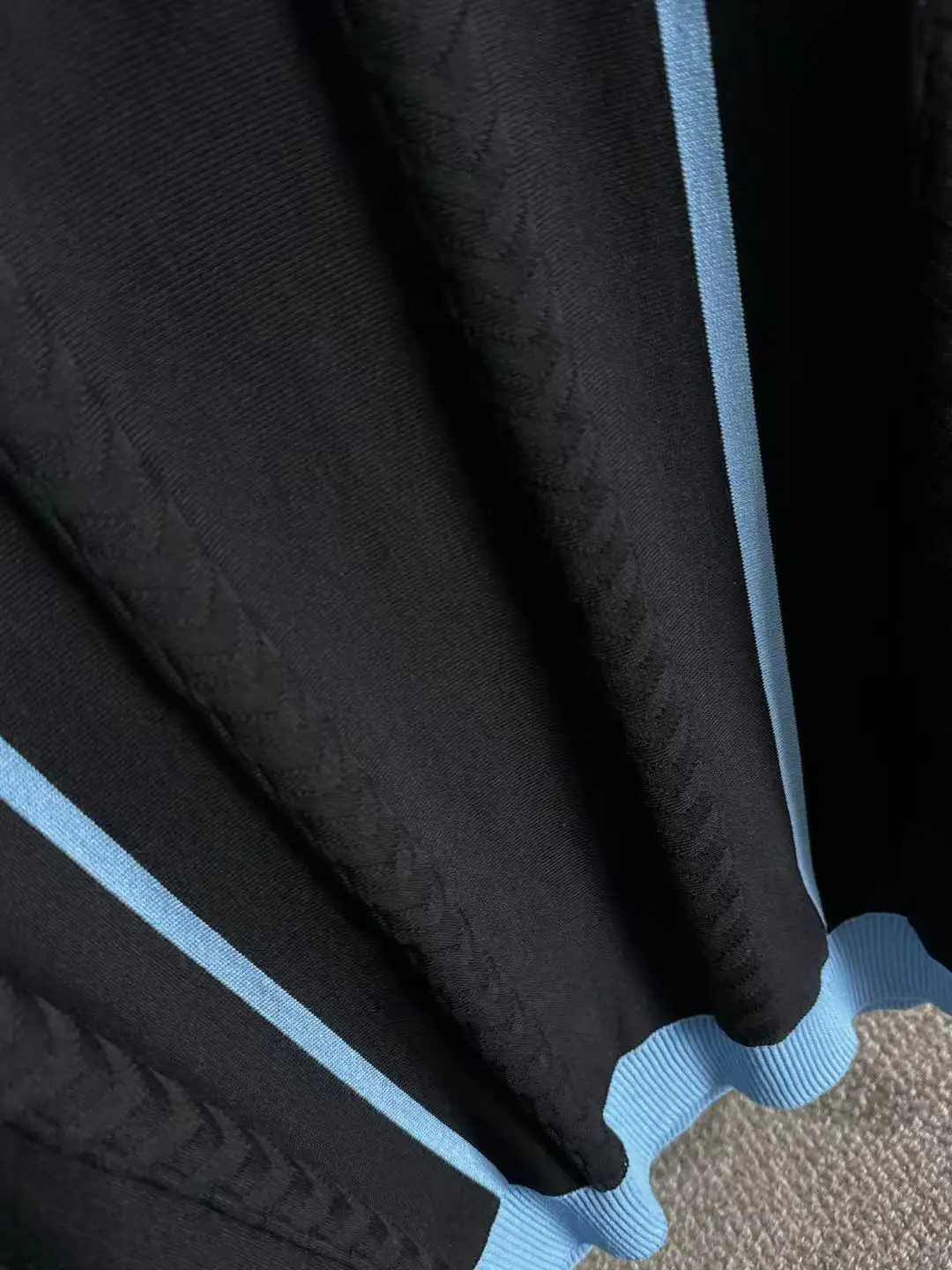 Contrast-Stripe Half-Zip Knit Polo Shirt D20014821 — view 7
