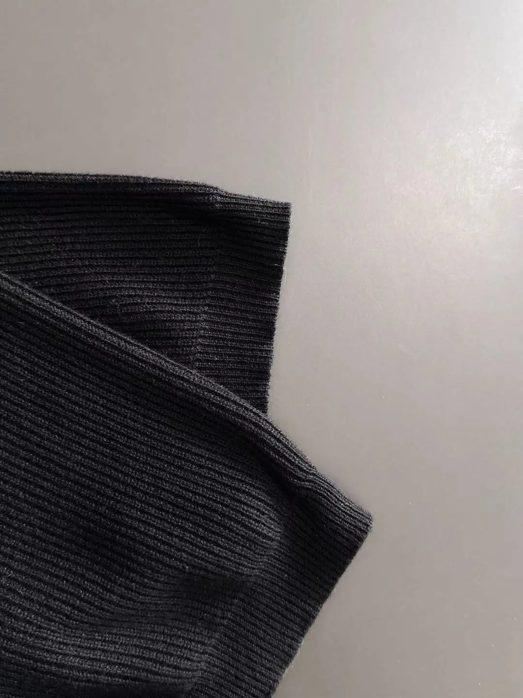 Ribbed Knit Crew-Neck T-Shirt D20014755 — view 4