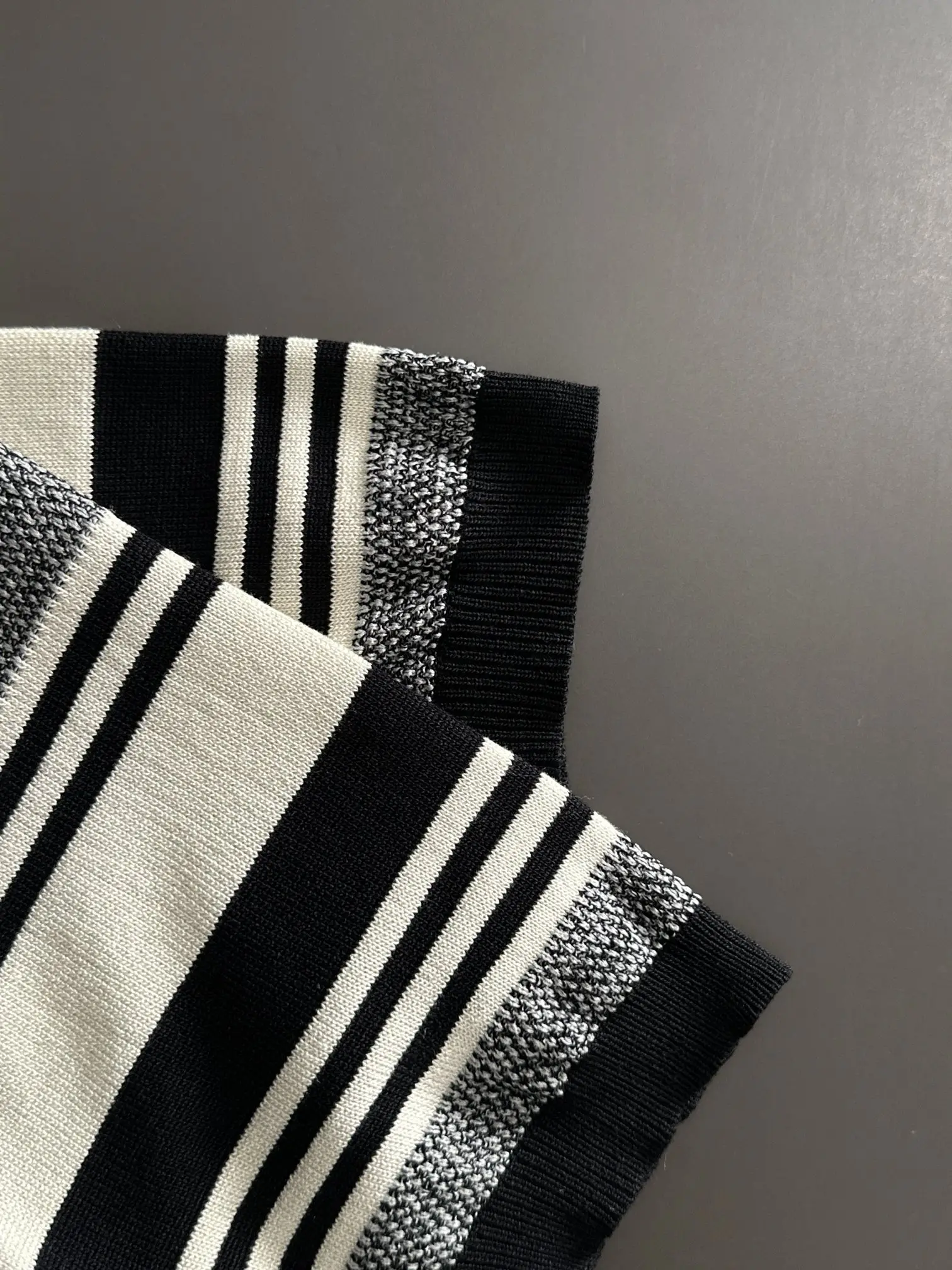 Striped Jacquard Knit T-Shirt D20014817 — view 4