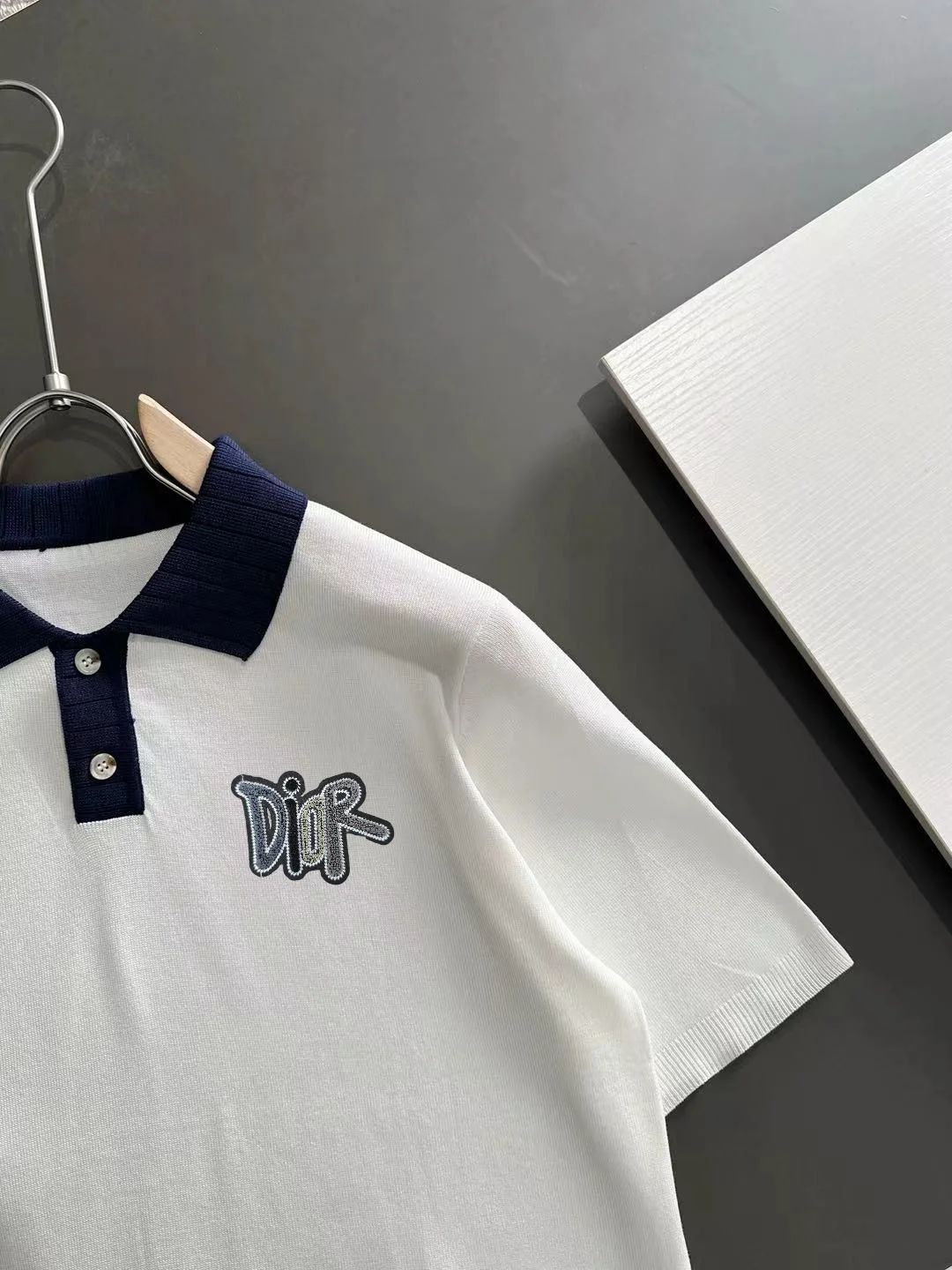 Contrast-Trim Knitted Polo Shirt D20014773 — view 2