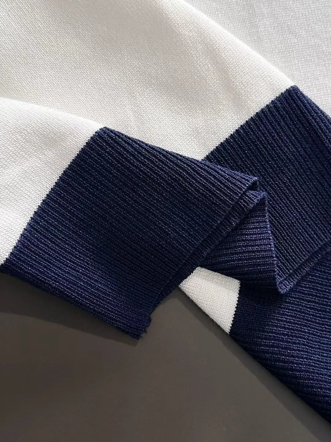 Contrast-Trim Knitted Polo Shirt D20014773 — view 6