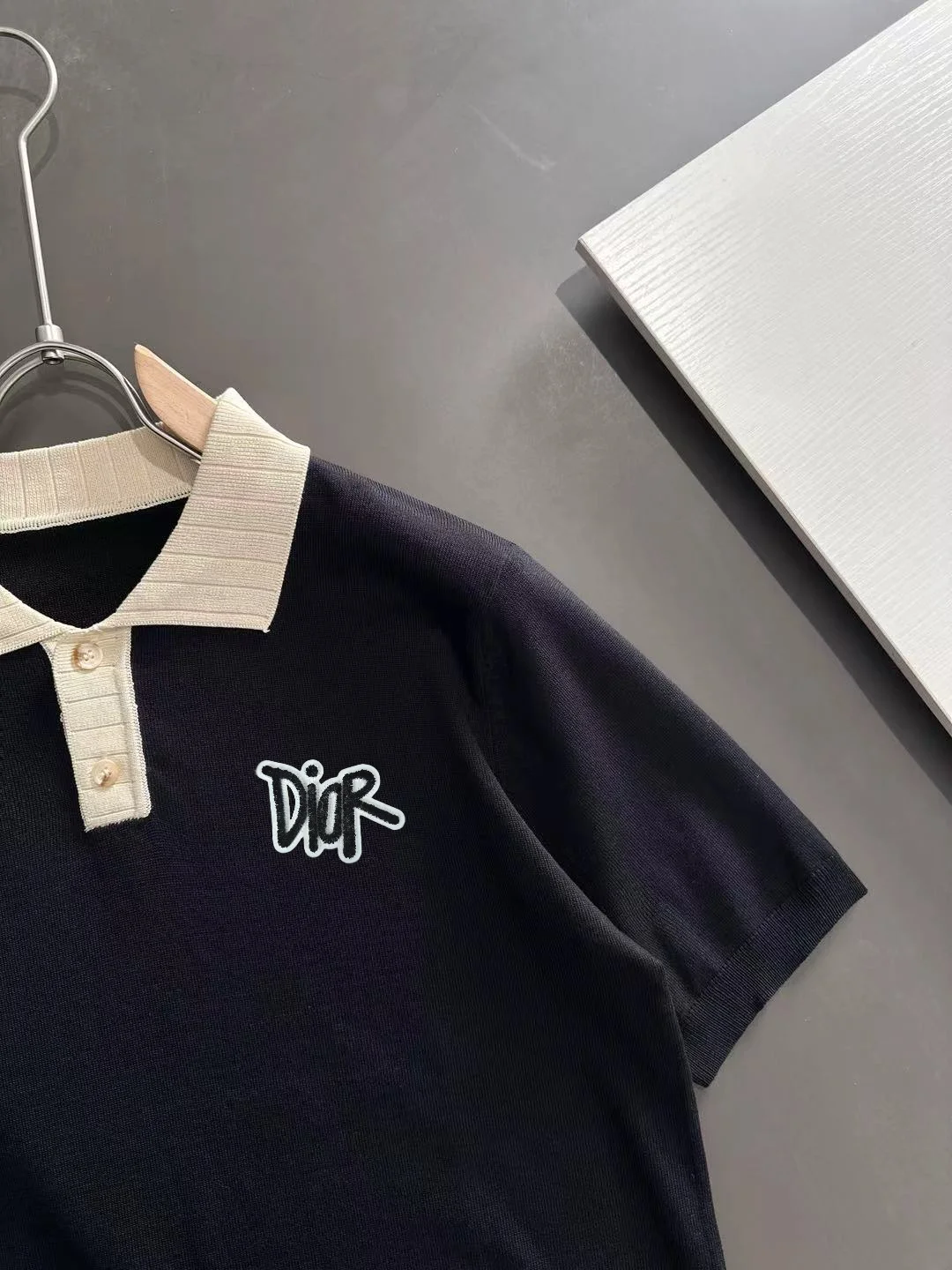 Contrast-Trim Knitted Polo Shirt D20014768 — view 2