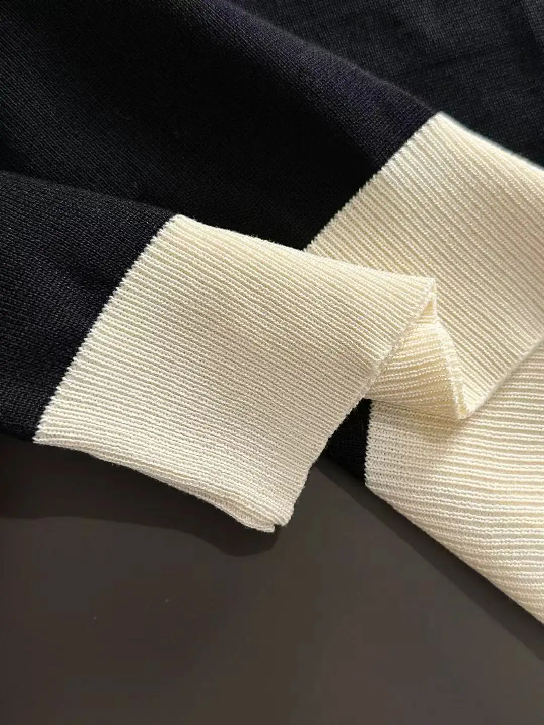 Contrast-Trim Knitted Polo Shirt D20014771 — view 6