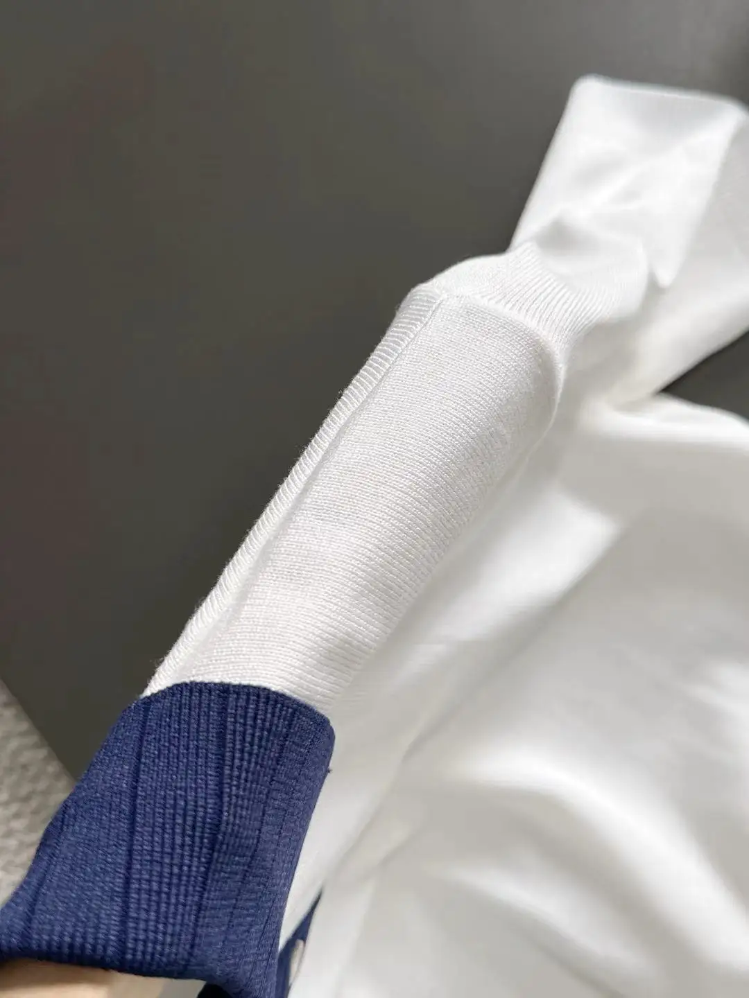 Contrast-Trim Knitted Polo Shirt D20014770 — view 7