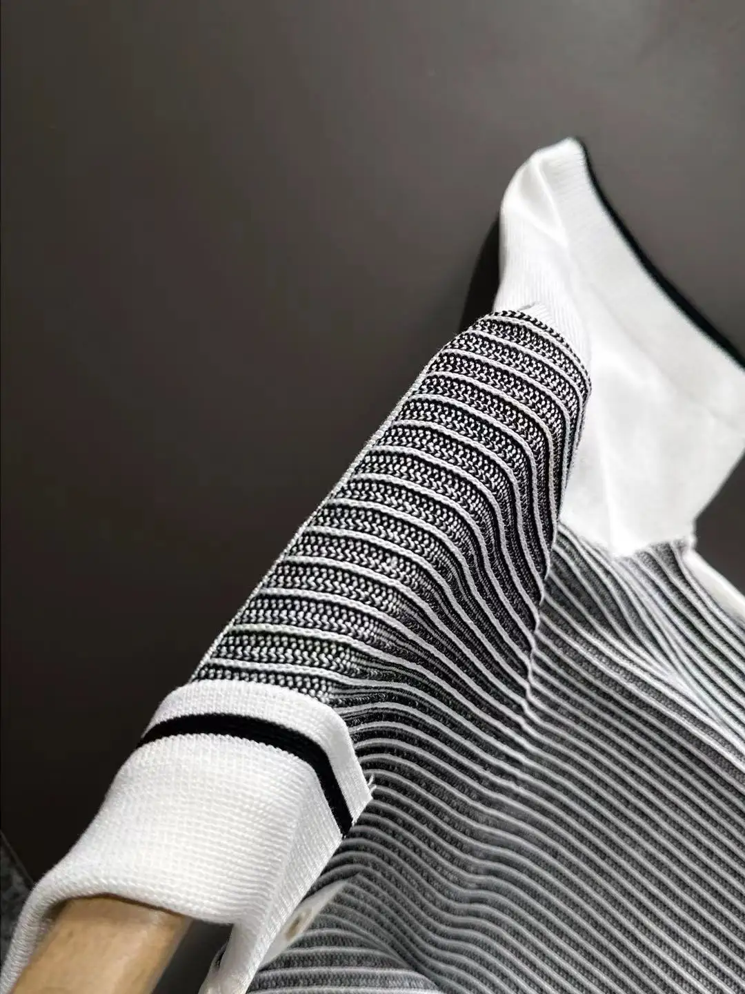 Contrast Ribbed Knit Polo Shirt D20014847 — view 4