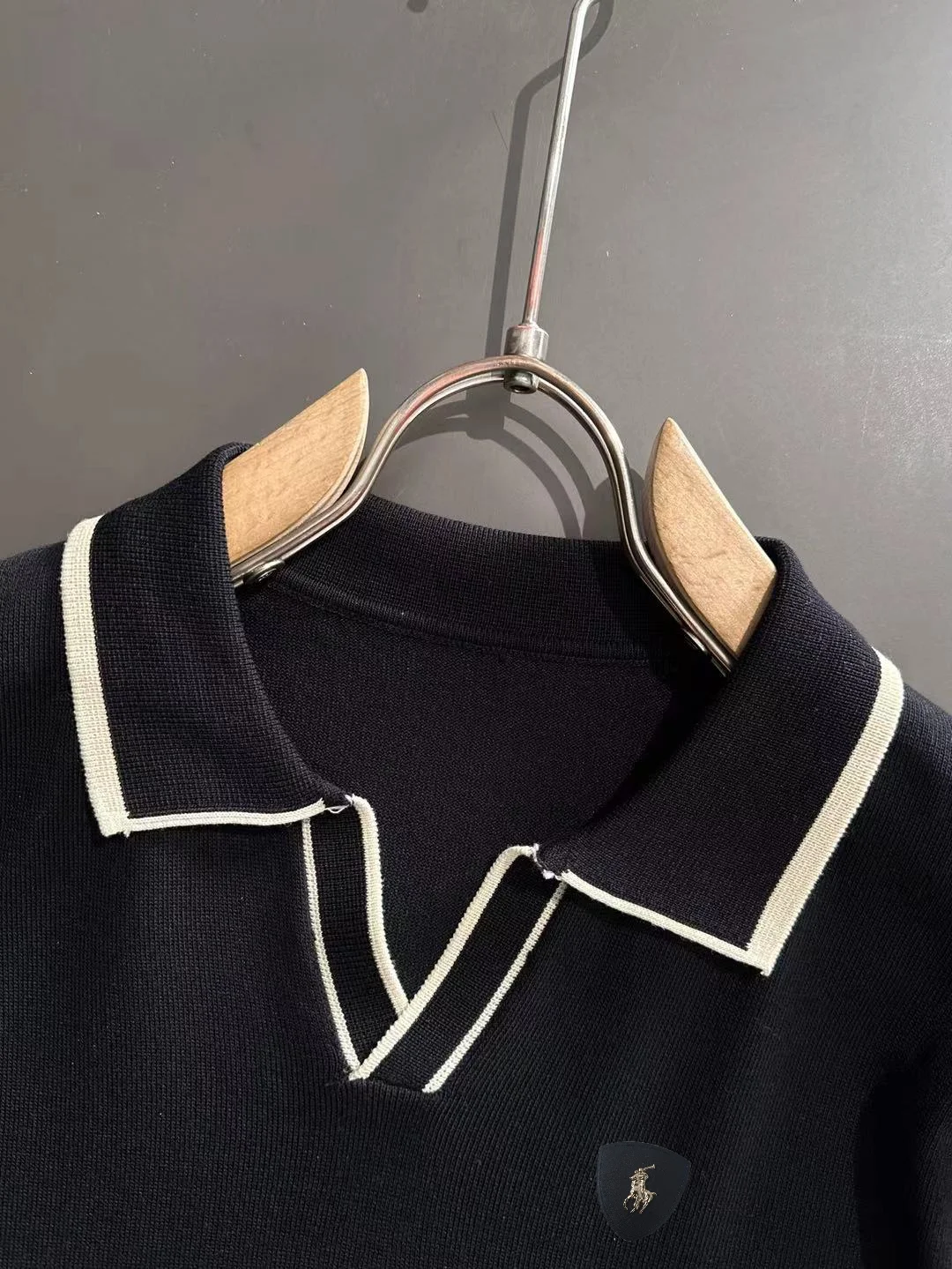 Contrast-Trim Knit Polo Shirt D21013176 — view 3