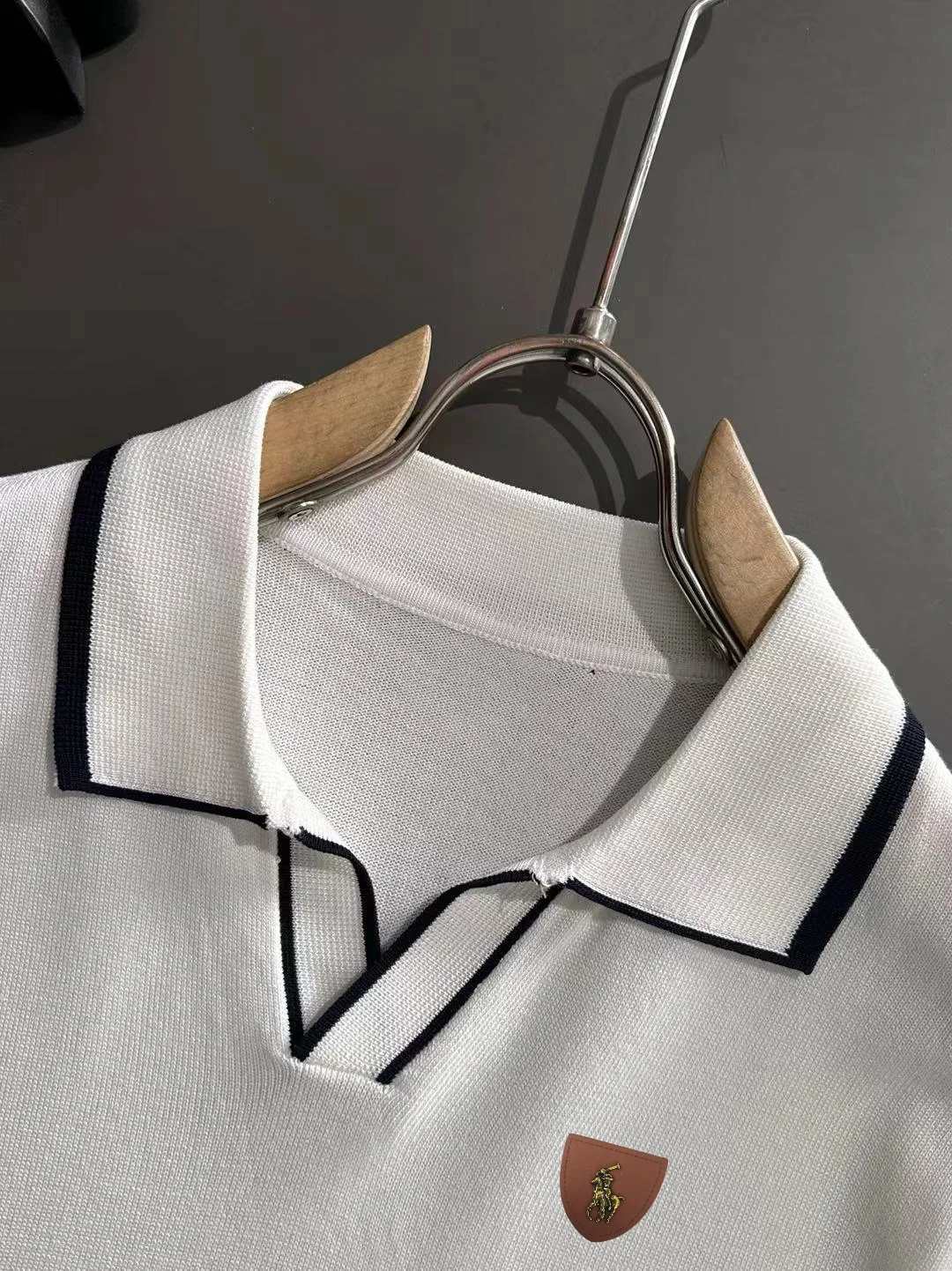 Contrast-Trim Knit Polo Shirt D21013179 — view 3
