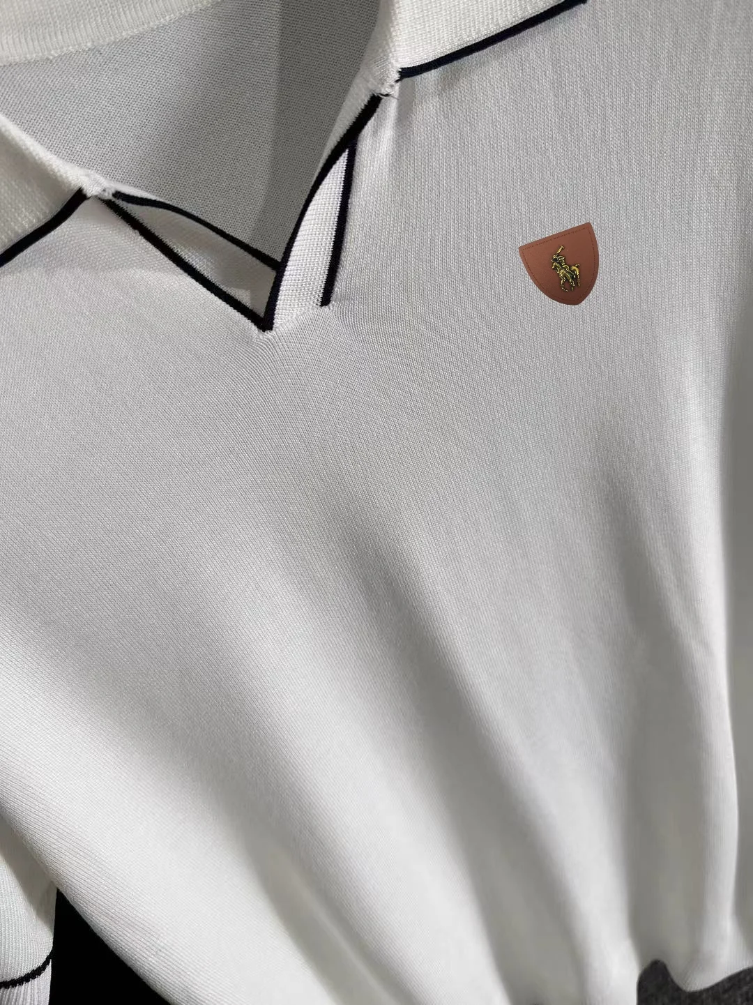 Contrast-Trim Knit Polo Shirt D21013179 — view 4