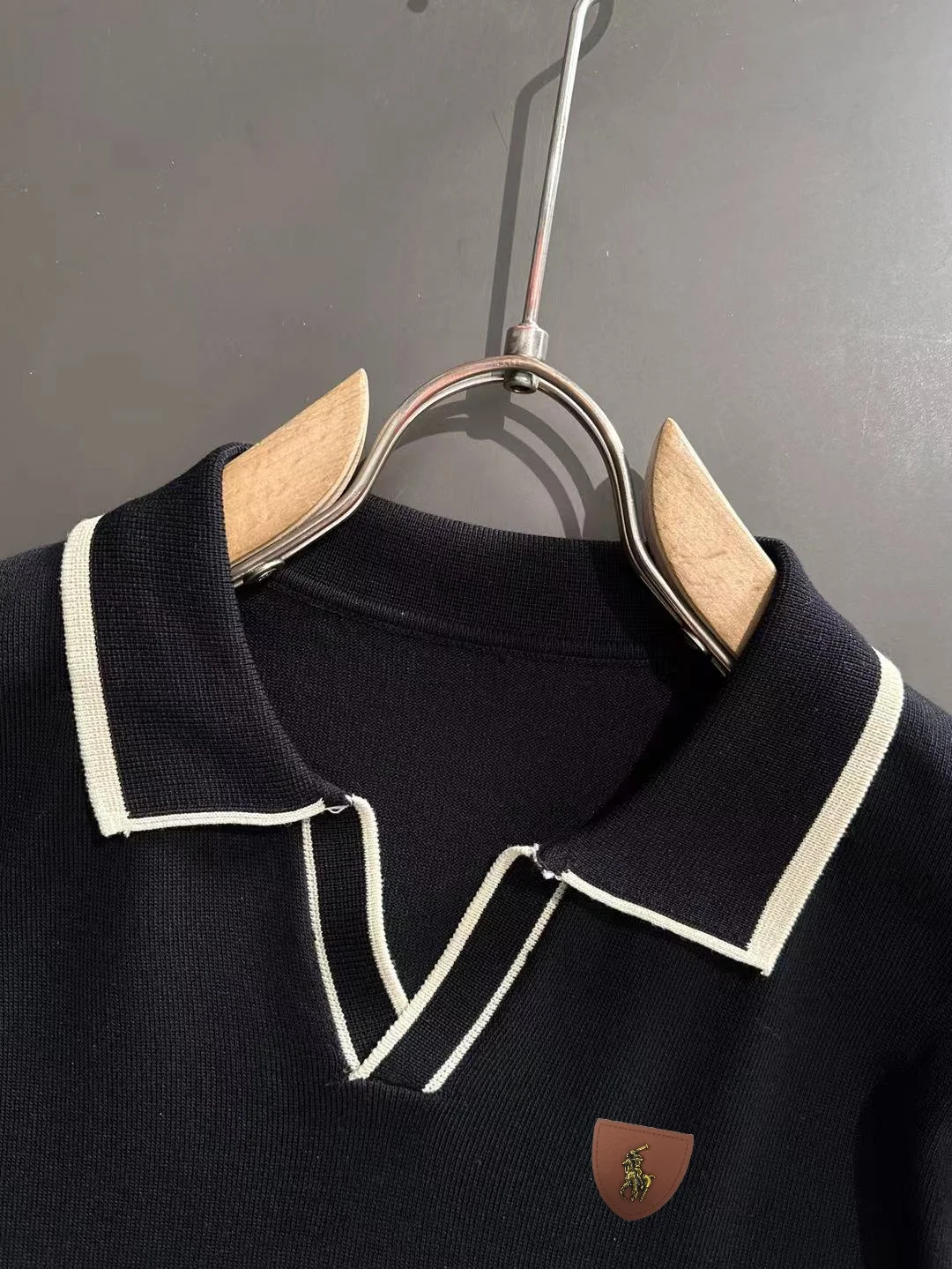Contrast-Trim Knitted Polo Shirt D21013178 — view 3