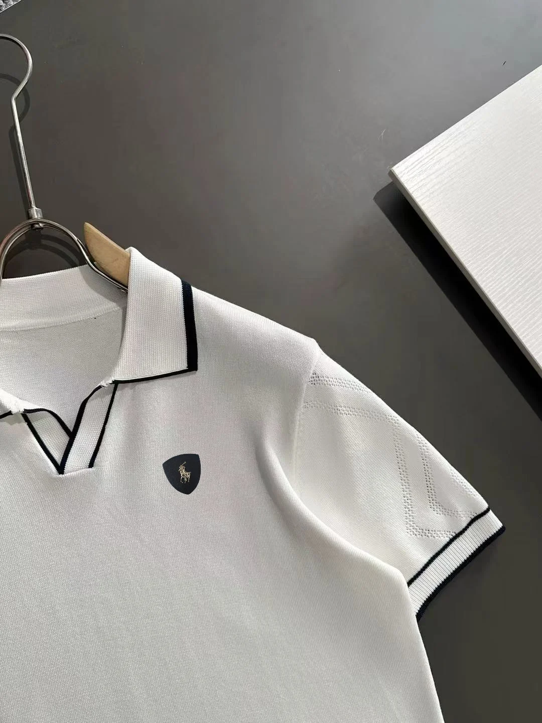 Contrast-Trim Knit Polo Shirt D21013177 — view 2