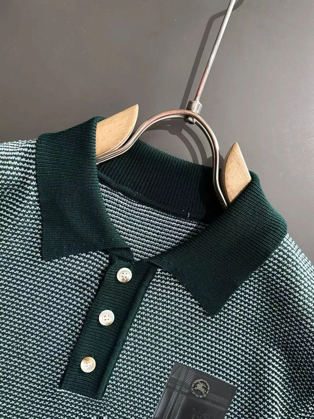 Contrast-Collar Textured Knit Polo Shirt D21013189 — view 3