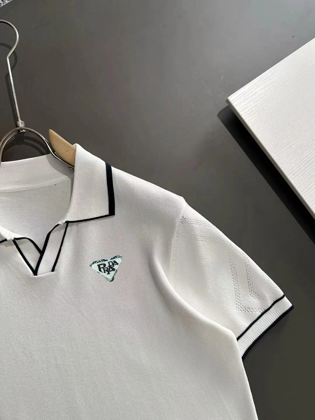 Contrast-Trim Knit Polo Shirt D21013170 — view 2