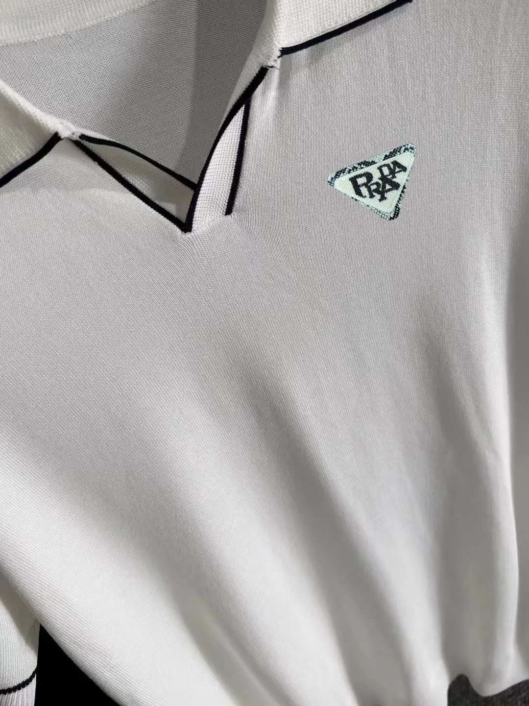 Contrast-Trim Knit Polo Shirt D21013170 — view 7