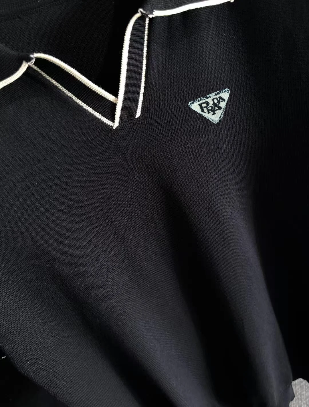 Contrast-Trim Knitted Polo Shirt D21013169 — view 7