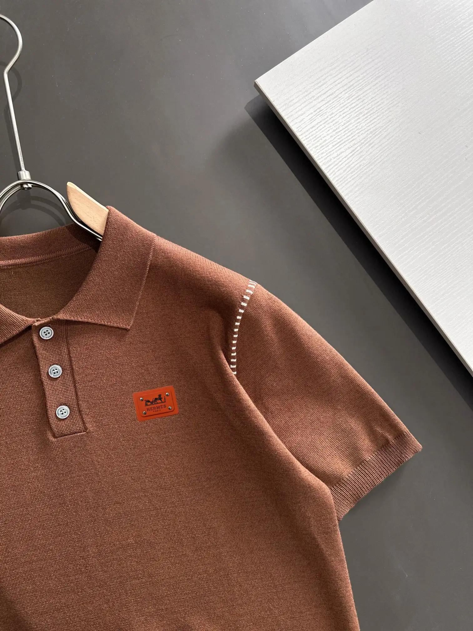 Contrast Stitch Knit Polo Shirt D21013172 — view 2