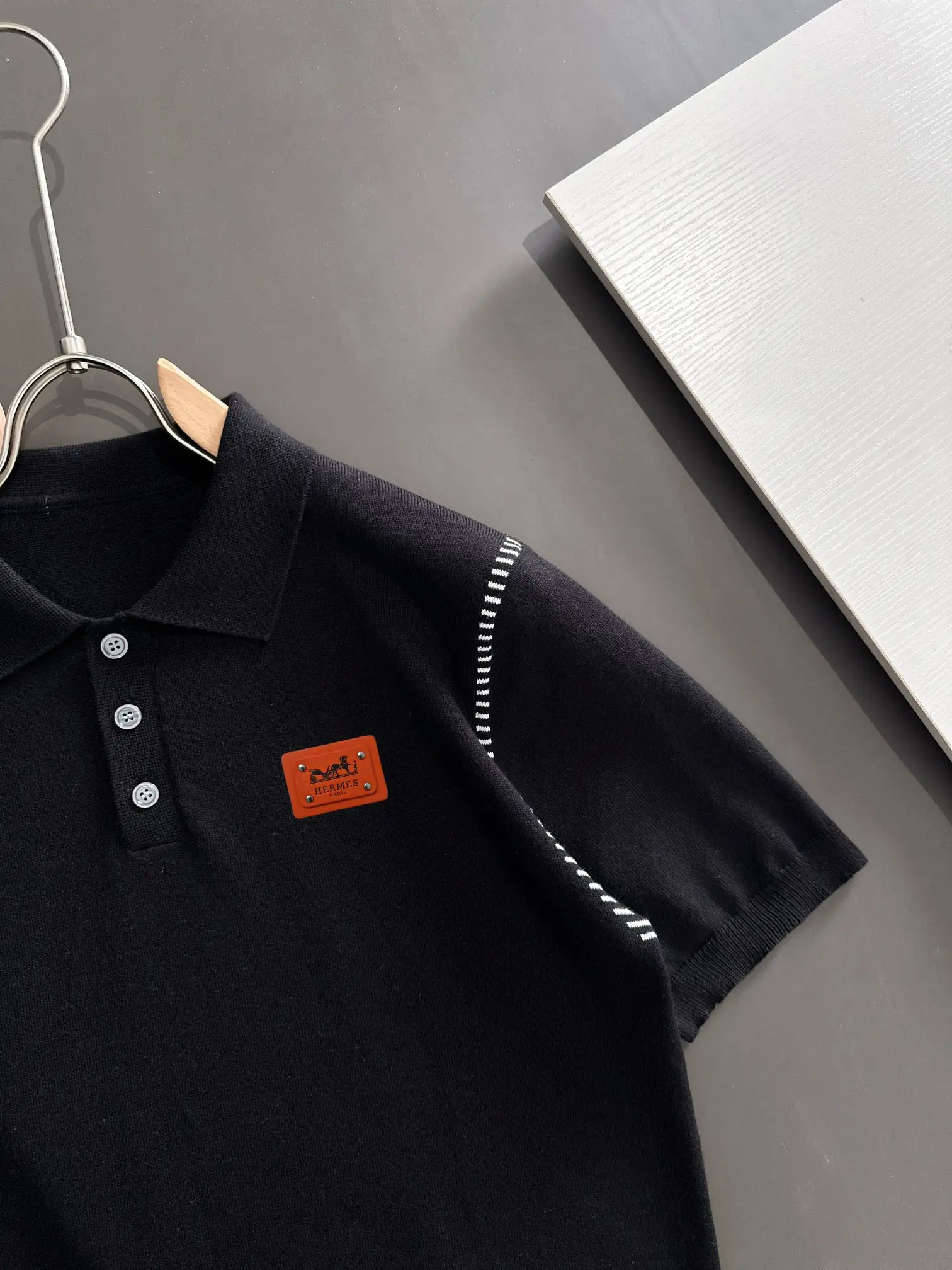 Contrast Stitch Knit Polo Shirt D21013171 — view 2