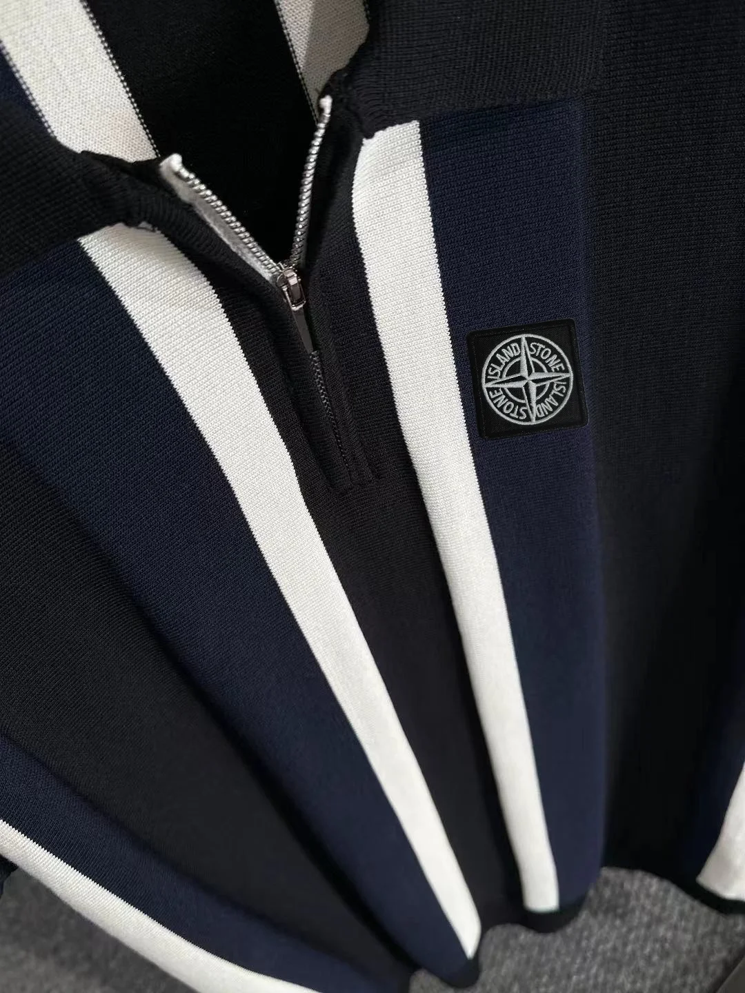 Striped Knit Half-Zip Polo Shirt D21013167 — view 7