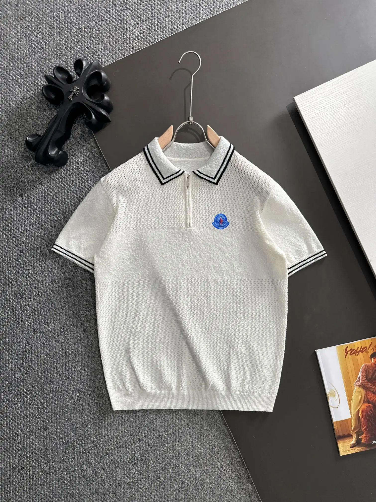 Contrast-Trim Textured Knit Half-Zip Polo Shirt D21013194