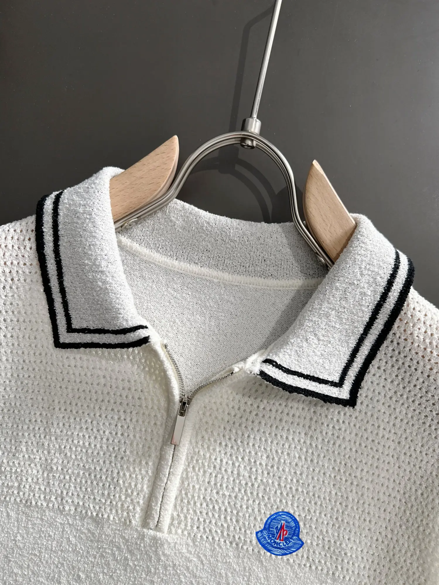 Contrast-Trim Textured Knit Half-Zip Polo Shirt D21013194 — view 3