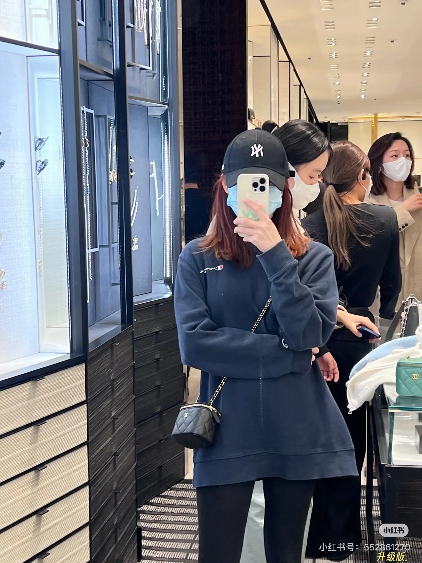 Chanel Quilted Mini Box Bag D25518054 — view 3