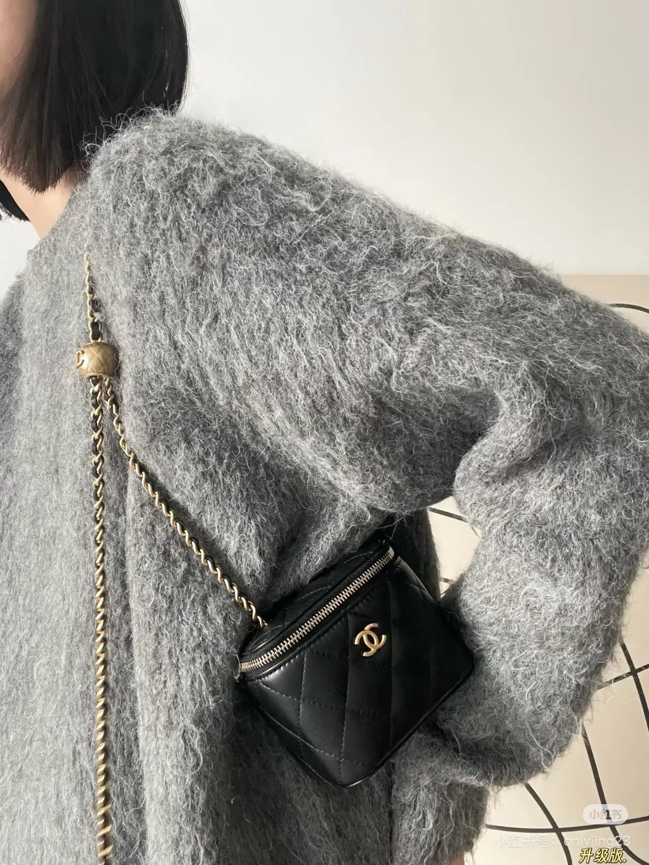 Chanel Quilted Mini Box Bag D25518054 — view 5