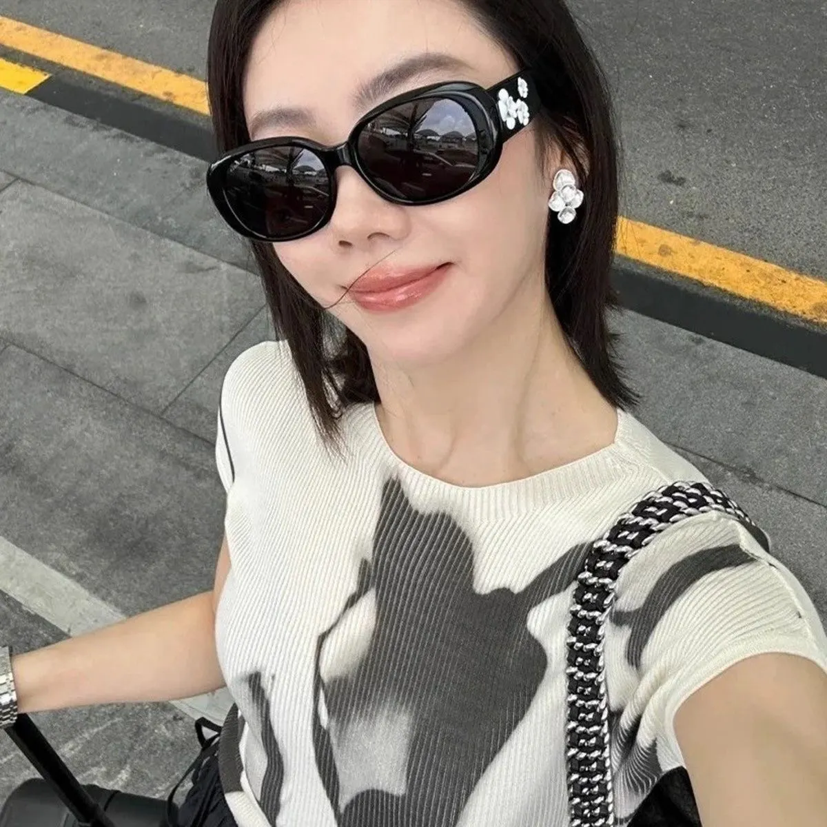Chanel Camellia Embellished Sunglasses D20018581