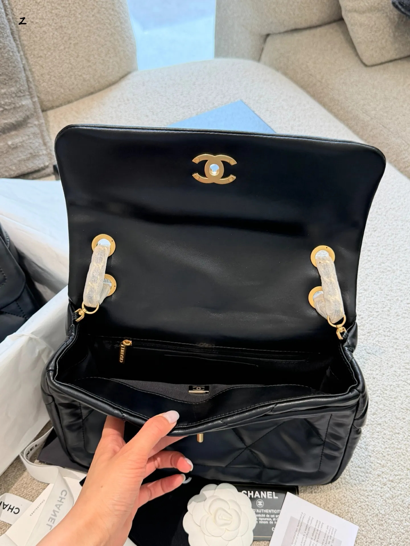 Chanel 25K Quilted Lambskin Flap Bag D36018193 — view 9
