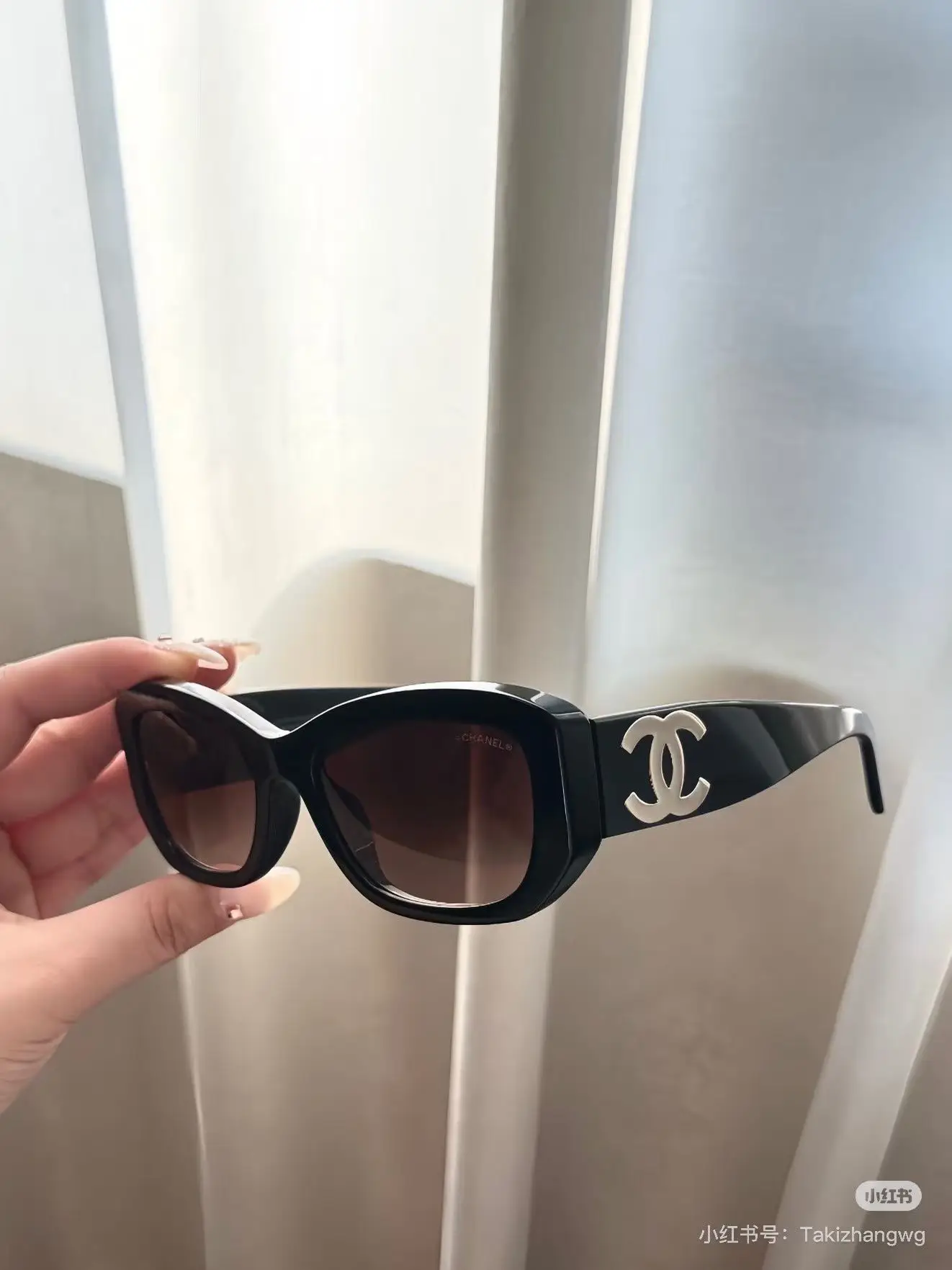 Chanel Square-Frame Sunglasses D20018520 — view 8