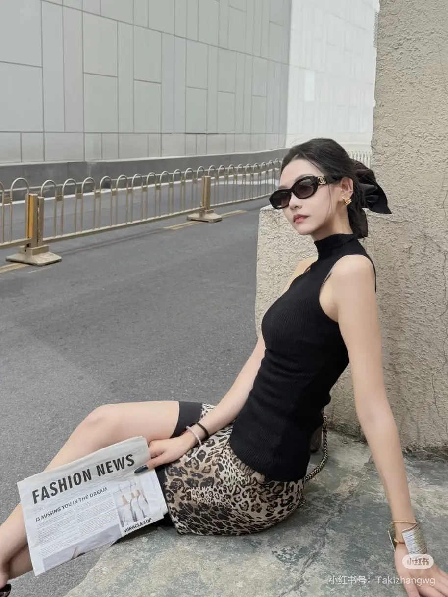 Chanel Square-Frame Sunglasses D20018520 — view 9
