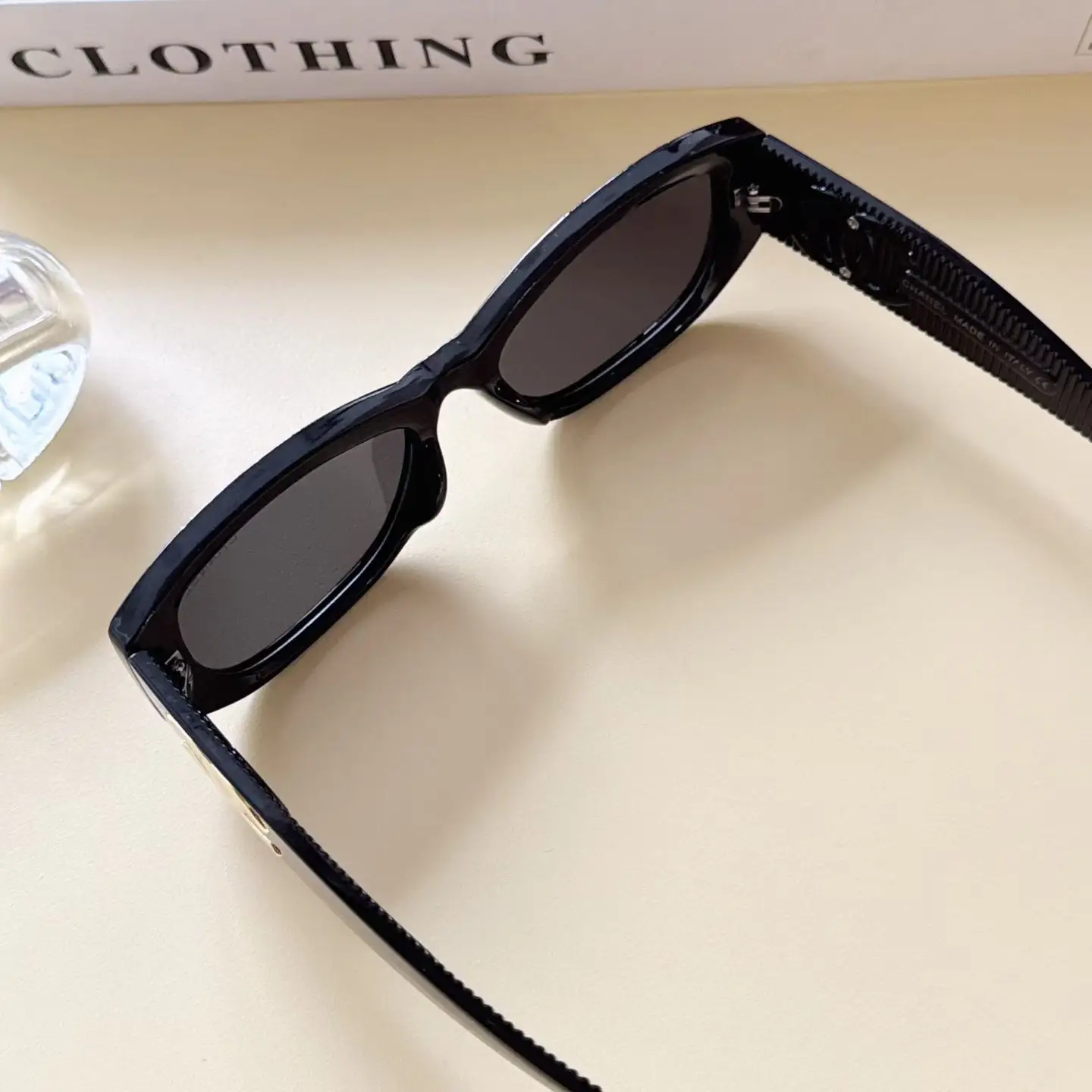 Chanel Square-Frame Sunglasses D20018517 — view 4