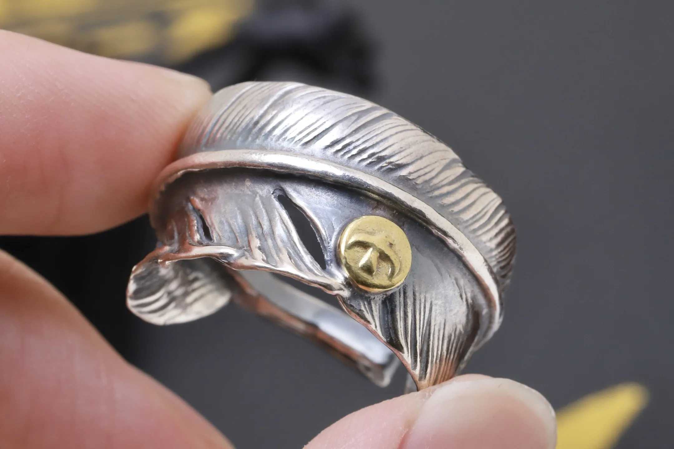 Goro's Feather Open Ring with Gold Emblem D19517442 — view 5