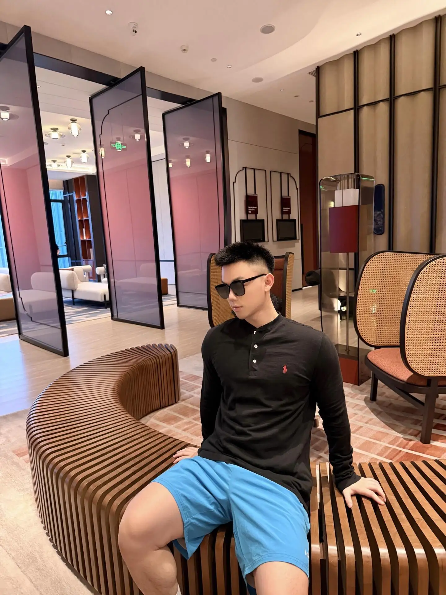 Long-Sleeved Cotton Henley Polo Shirt D17021424 — view 21