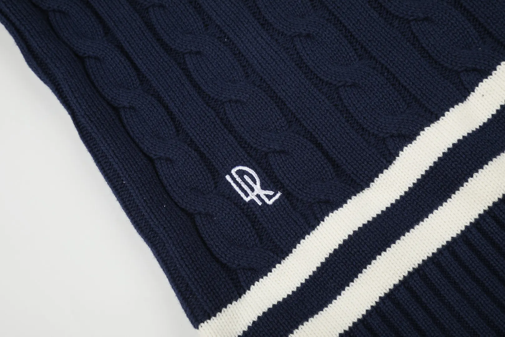 Cricket-Style Cable-Knit V-Neck Sweater D17521653 — view 4