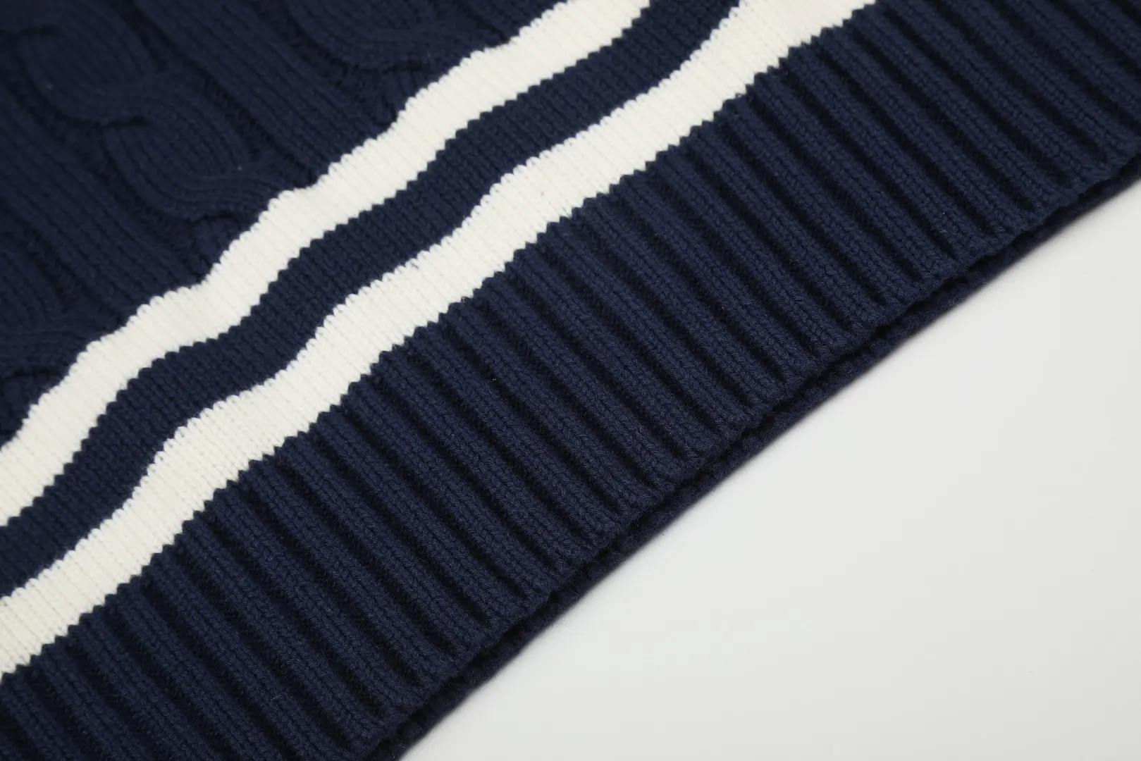 Cricket-Style Cable-Knit V-Neck Sweater D17521653 — view 5