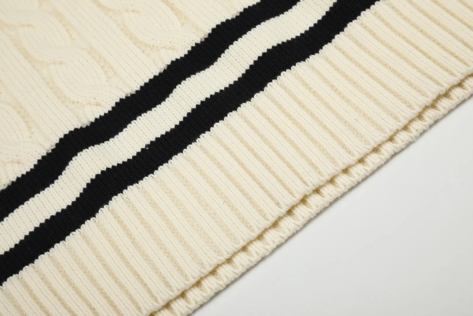 Striped V-Neck Cable-Knit Sweater D17521655 — view 5