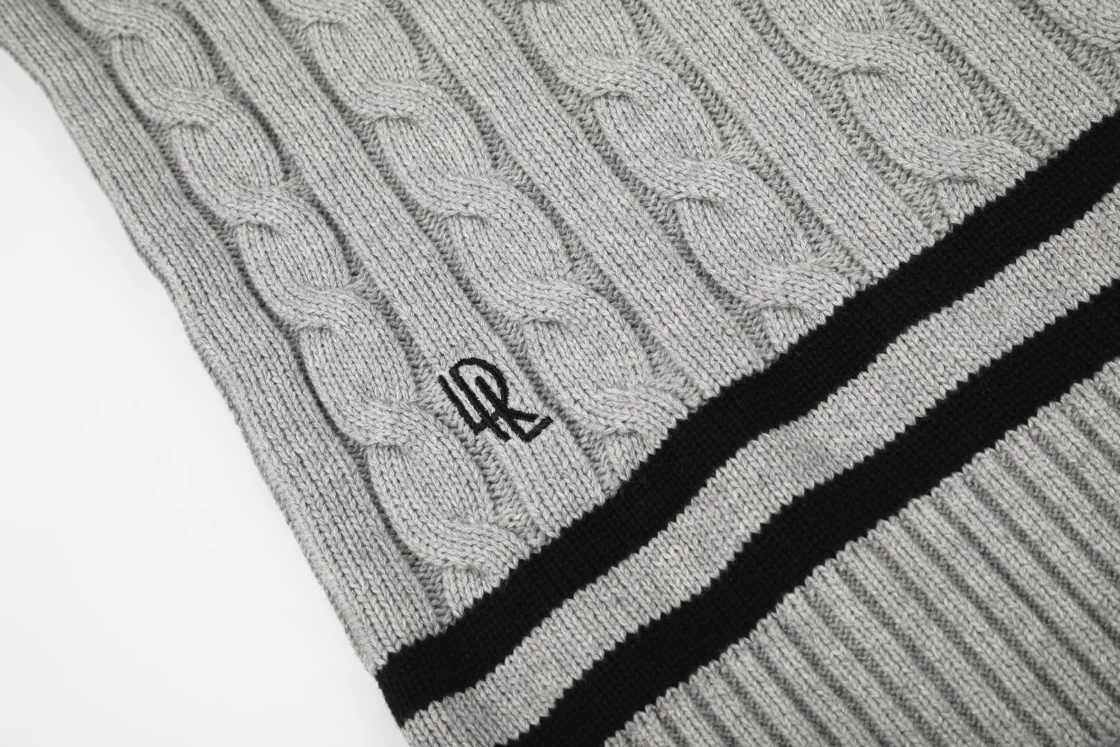 Striped V-Neck Cable-Knit Sweater D17521654 — view 4