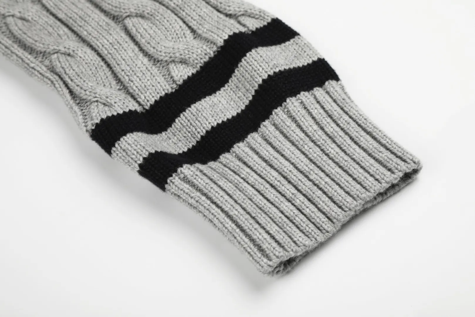 Striped V-Neck Cable-Knit Sweater D17521654 — view 7
