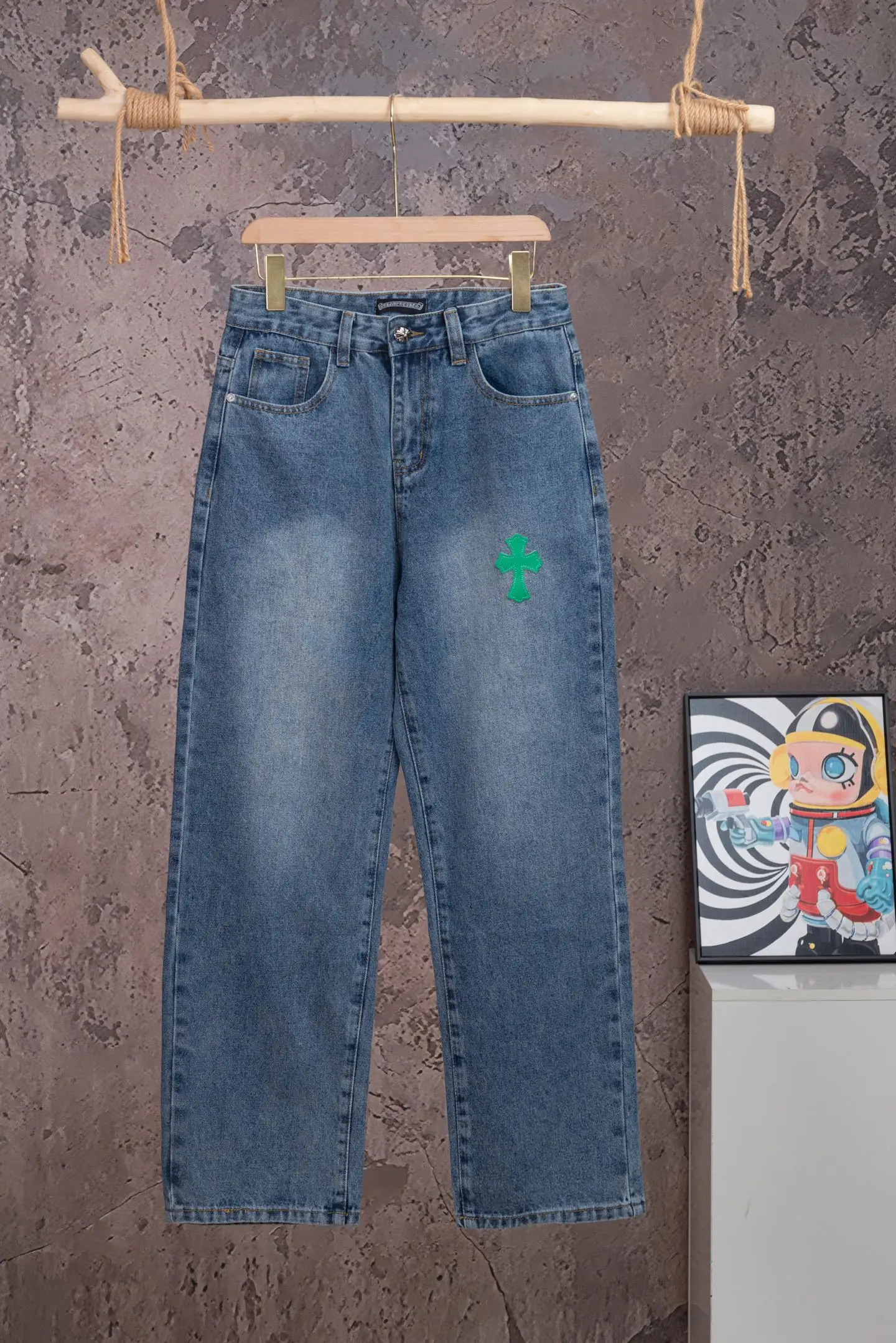 Cross-Patch Straight-Leg Jeans D18019779