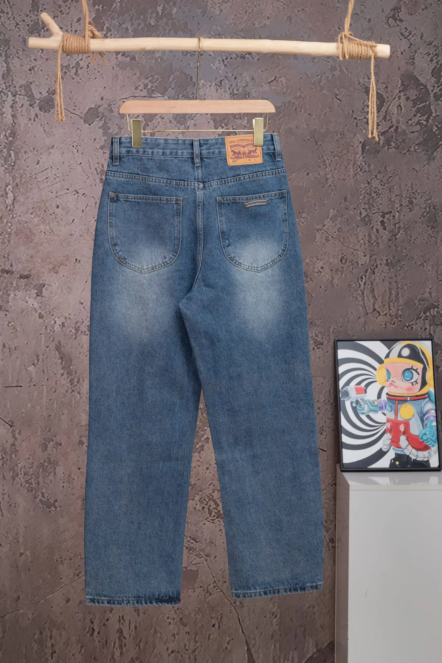 Cross Patch Straight-Leg Jeans D18019777 — view 2