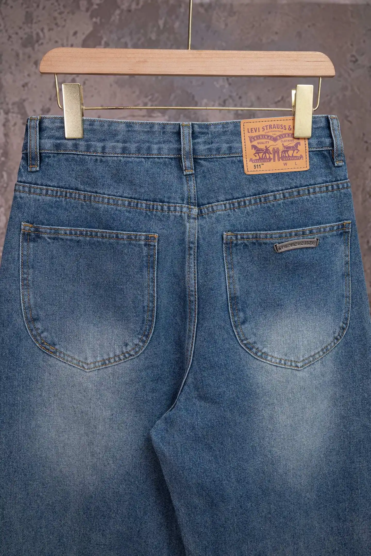 Cross Patch Straight-Leg Jeans D18019777 — view 4