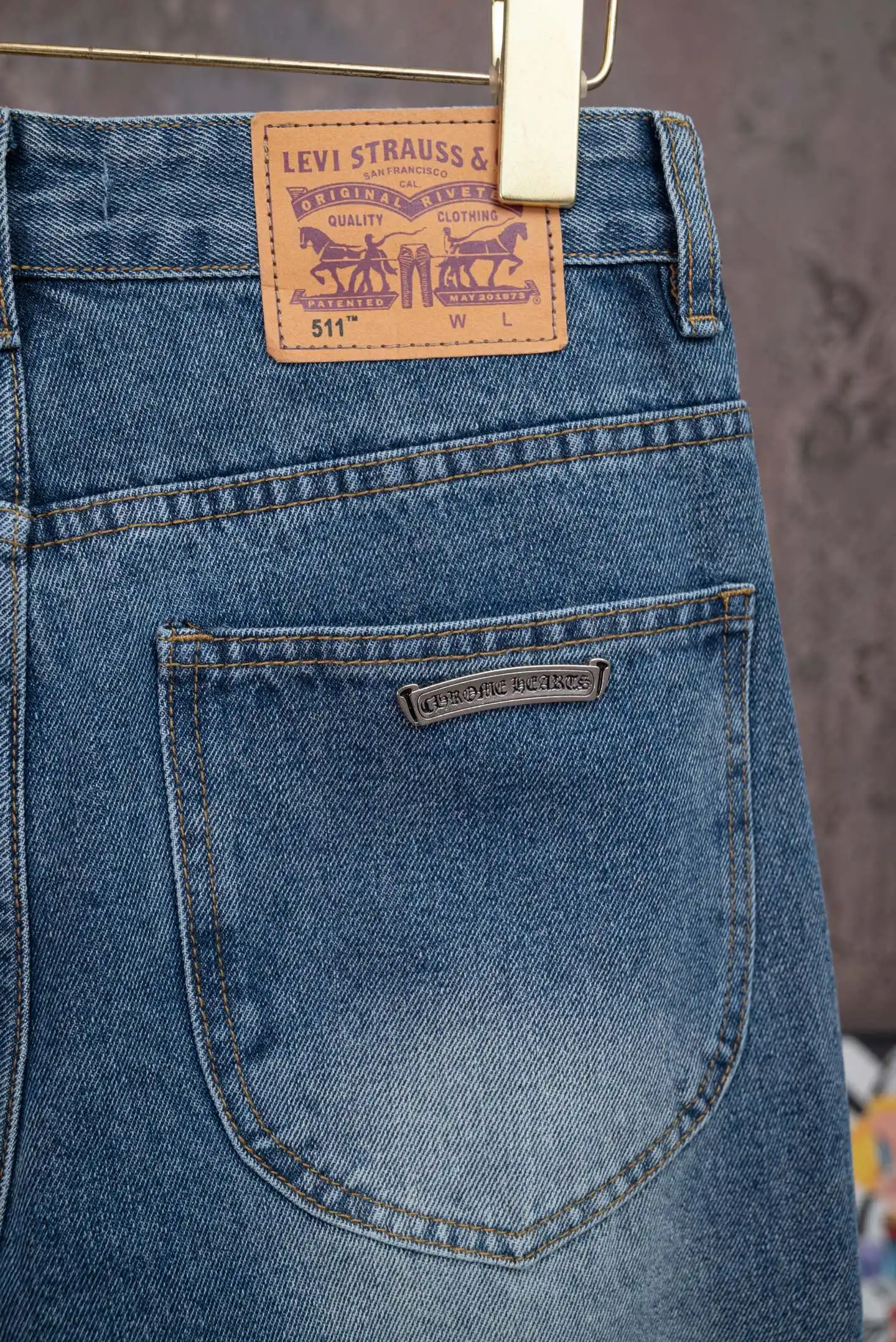 Cross Patch Straight-Leg Jeans D18019777 — view 6