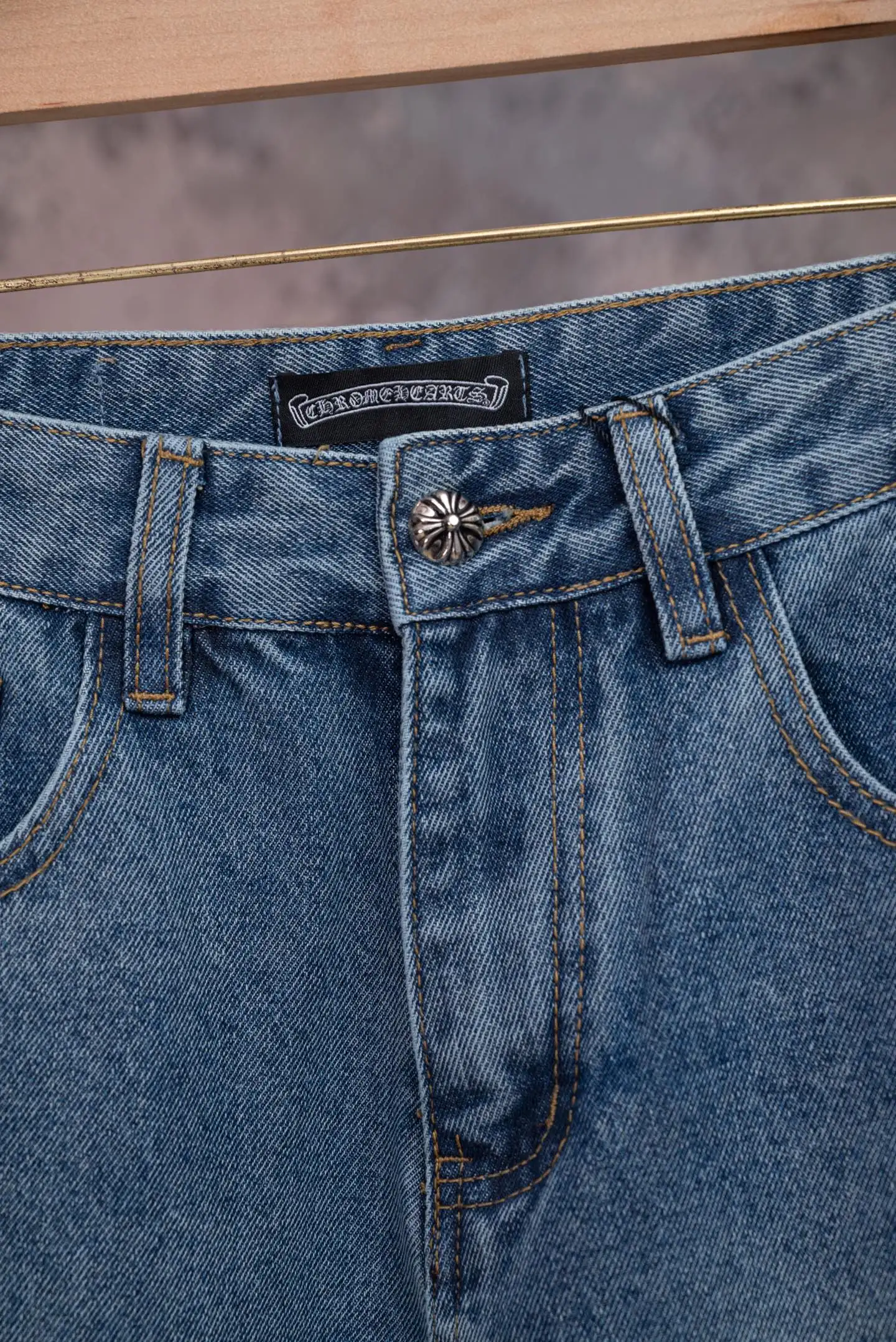 Cross Patch Straight-Leg Jeans D18019777 — view 7