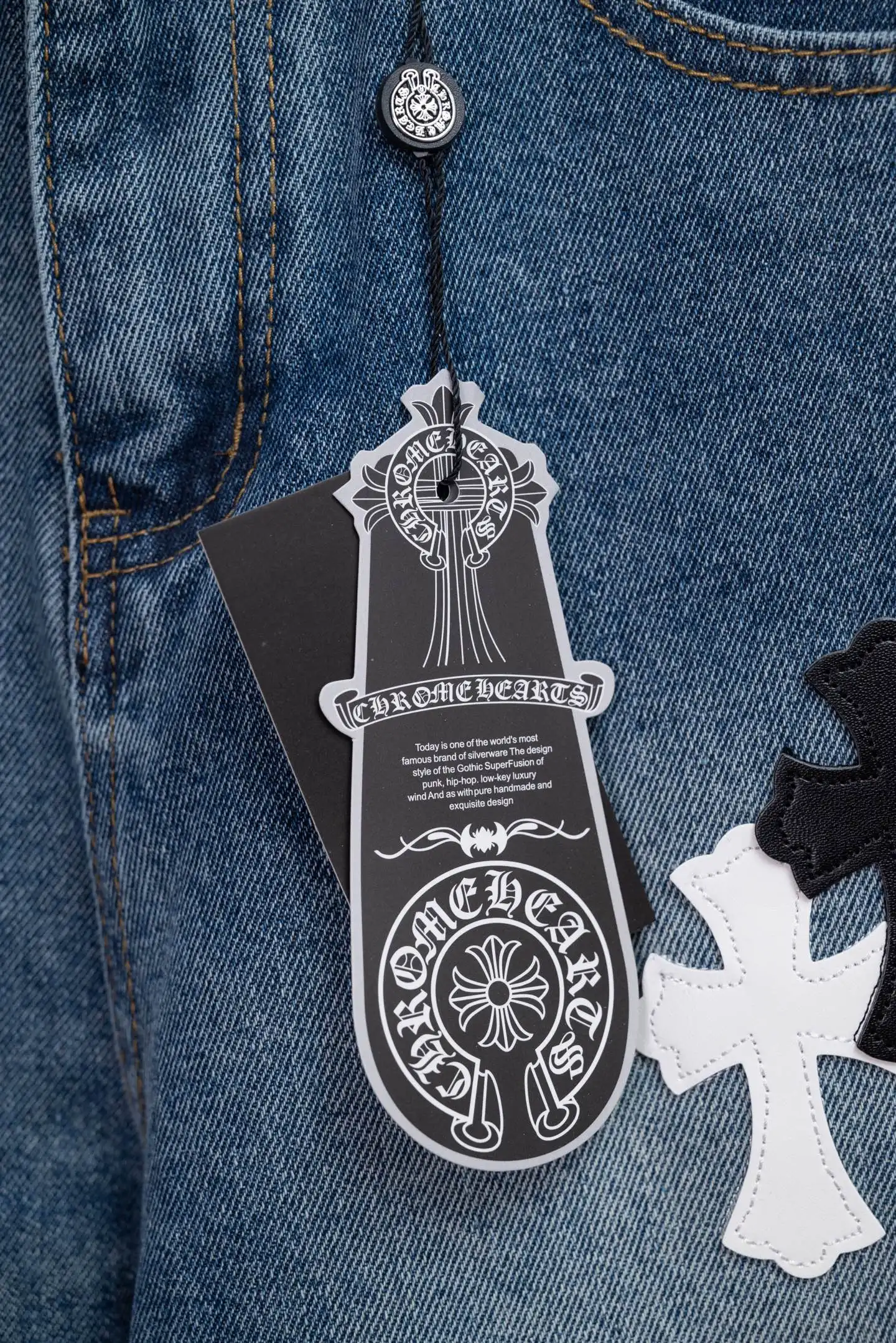 Cross Patch Straight-Leg Jeans D18019777 — view 9