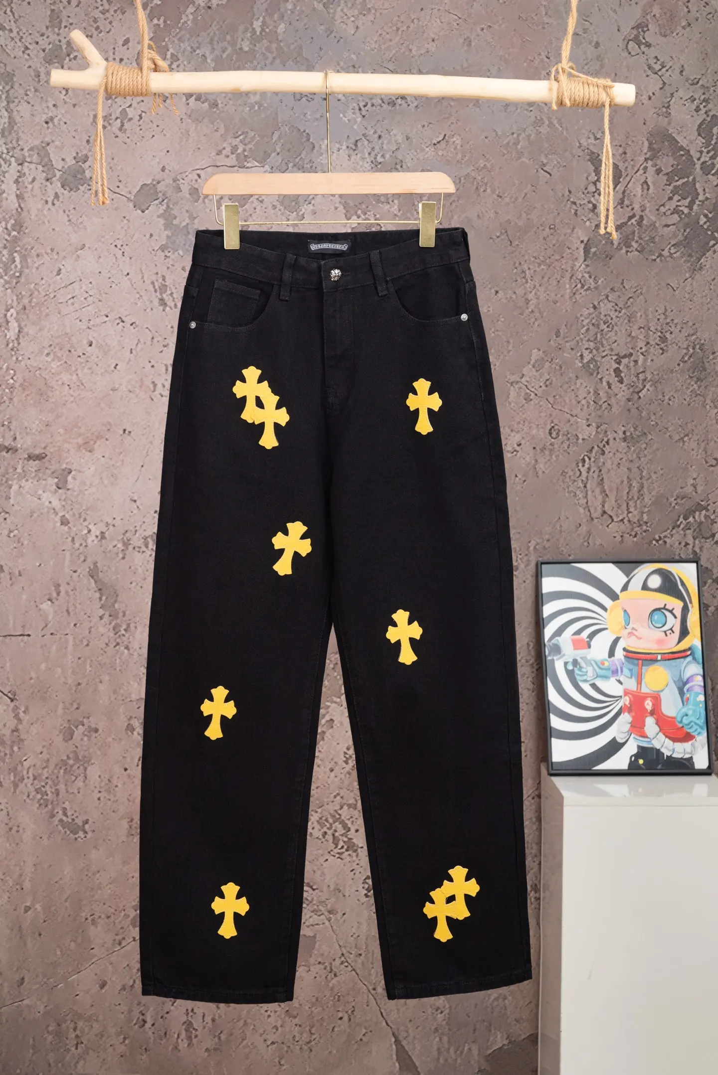 Cross Patch Straight-Leg Jeans D18019775