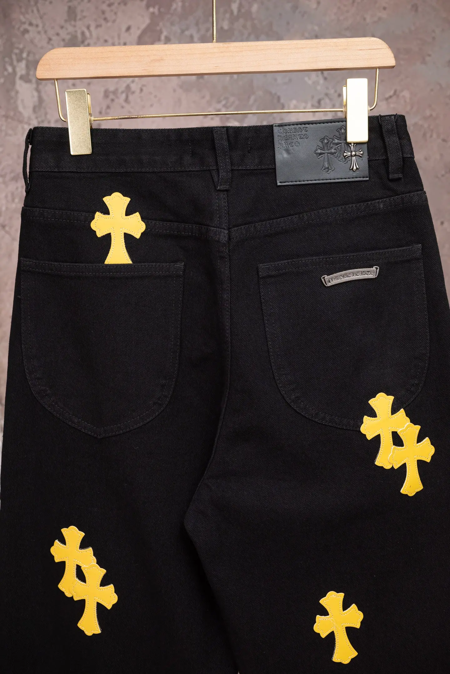 Cross Patch Straight-Leg Jeans D18019775 — view 4
