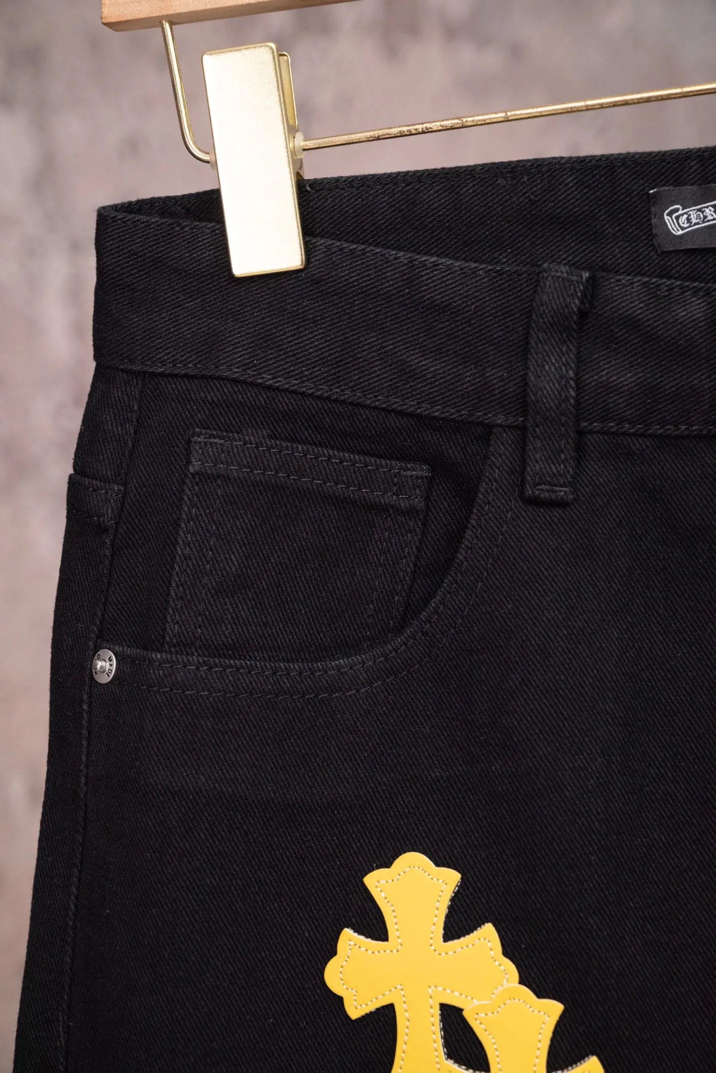 Cross Patch Straight-Leg Jeans D18019775 — view 5